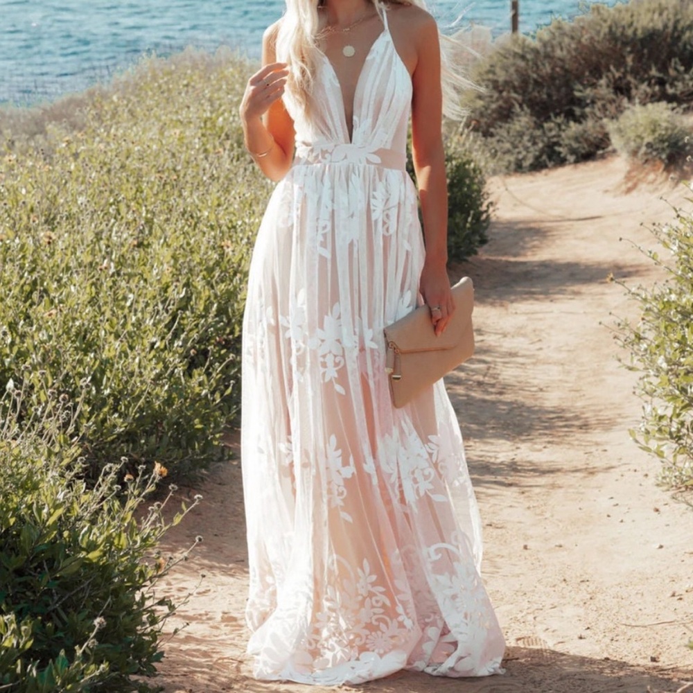 Elegant White Floral Maxi Dress size Large